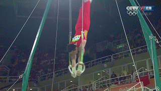 尤浩吊环落地没站稳