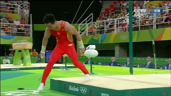 尤浩吊环落地出边线