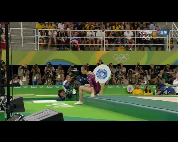 毛艺自由操滑倒