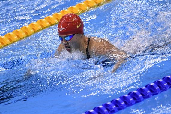 史婧琳在女子100米蛙泳比赛中获得第四