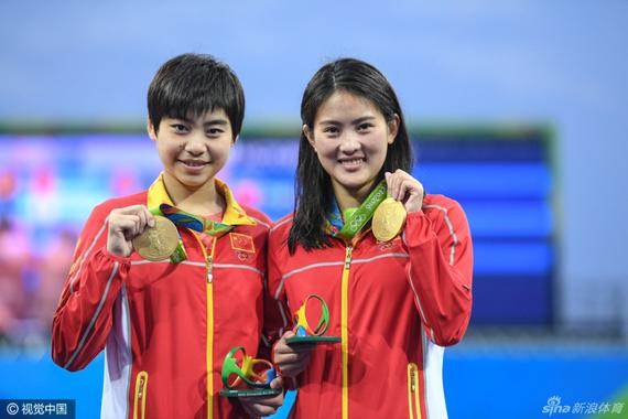 陈若琳/刘蕙瑕冠军照