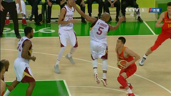 郭艾伦压哨中投命中