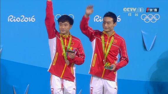 gif-男子跳水双人三米板 秦凯/曹缘为中国摘得铜牌