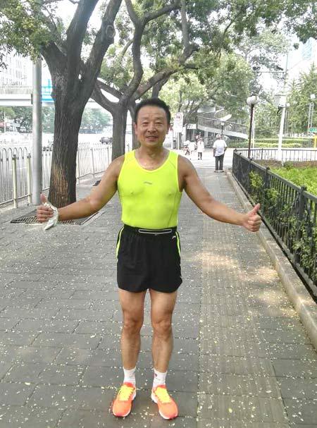 每天跑10公里以上，这个习惯李战哲已经坚持近二十年。