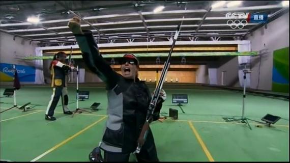 恩格莱德跪地庆祝