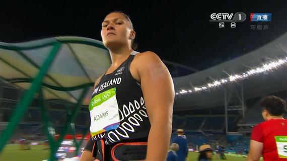 gif-新西兰名将亚当斯投出20米42 暂列铅球决赛第一