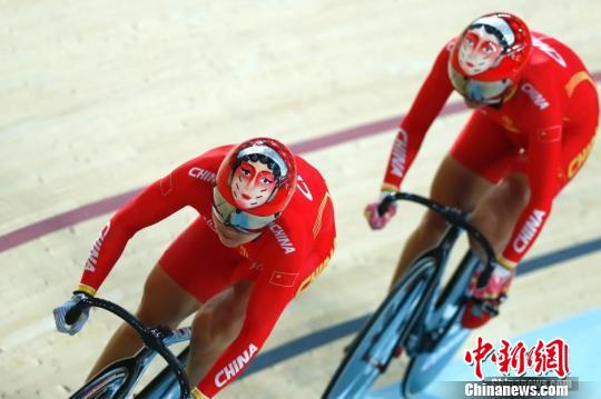 图为中国队在比赛中 中新网记者 富田 摄