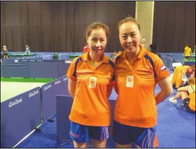 “海外兵团”中的荷兰二李。左为成都妹子李洁。 陈甘露摄