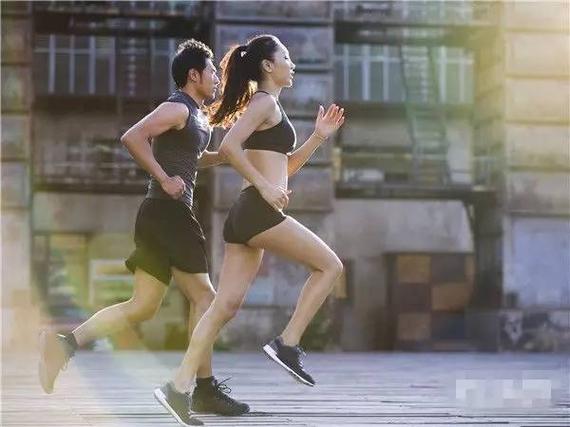 这几种跑步姿势影响身材！