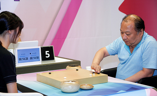 徐能旭执黑中盘战胜吴侑珍