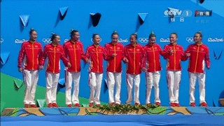 花游姑娘们获银牌