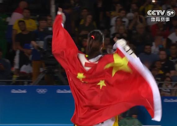 郑姝音庆祝胜利