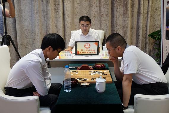 陈耀烨2比0击败韩国新锐申真谞