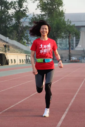 刘景凤

职业：国企职员
跑龄：35年
个人最好成绩：3:23:10