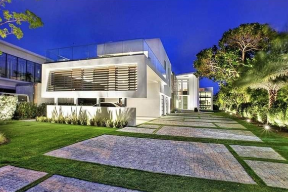 这套房子去年2月曾经一度高达1300万