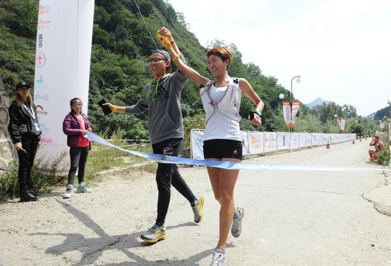 本届比赛经过激烈争夺,游培泉,李大雁和丁志坚分列男子组前三名