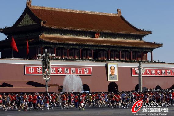 2011北马回顾：一枝独秀夺20连冠 首现跳绳完赛者