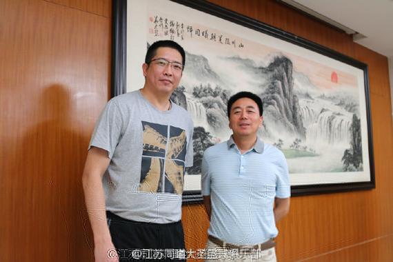 胡卫东正式签约同曦