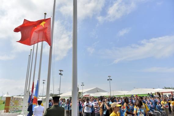 五星红旗高高飘扬
