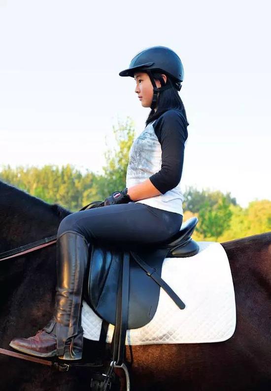 马术骑乘学院 教你如何通过正确坐姿与马儿沟通