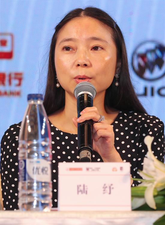 重庆庆隆屋业发展有限公司董事长陆纾女士重庆庆隆屋业发展有限公司旗