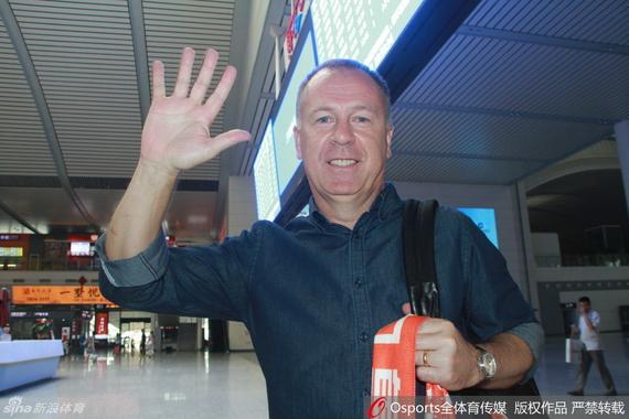 曼诺与鲁能告别