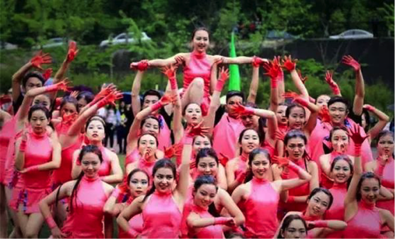 阳光排舞进四川外国语大学