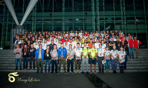 2016中国越野拉力赛参赛车手大合影