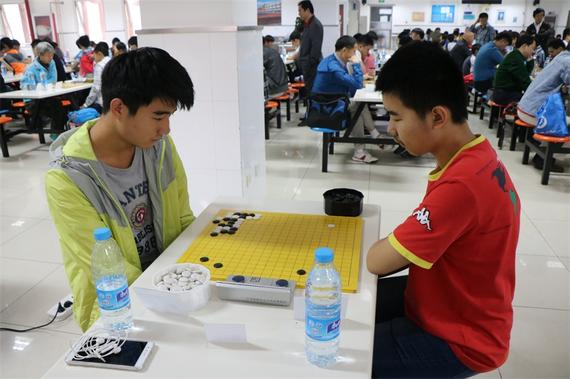 陈一纯(右)战胜常垚