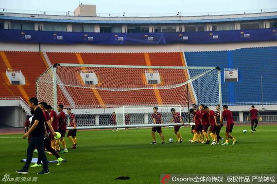 国足抵达西安首练