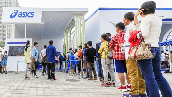 网球爱好者参观