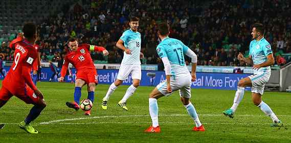 英格兰客平仍领跑