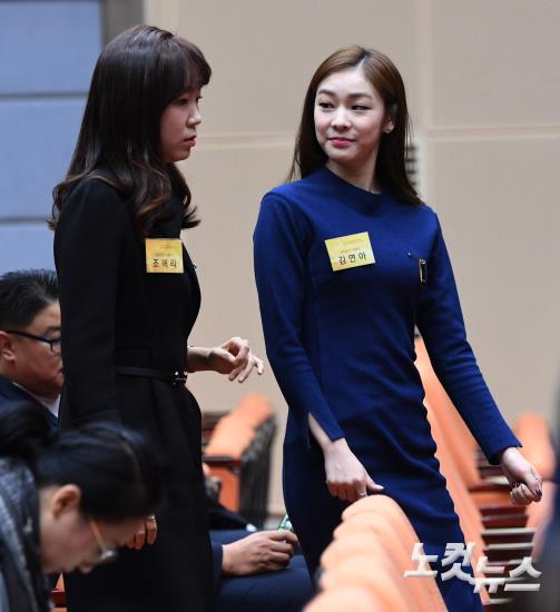 金妍儿在颁奖现场