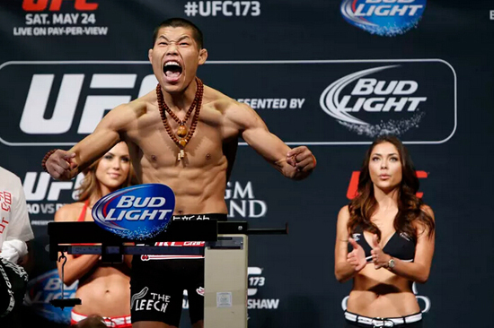 “吸血魔”李景亮出战UFC206