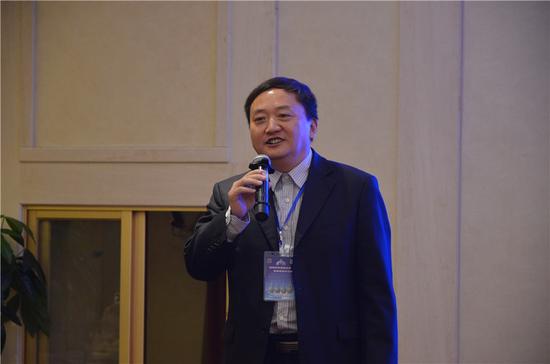 江苏省棋牌运动管理中心副主任徐天红主持开幕晚宴