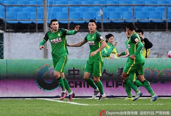 伊尔马兹庆祝进球