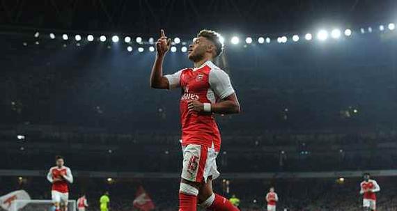 张伯伦2球，阿森纳2-0晋级