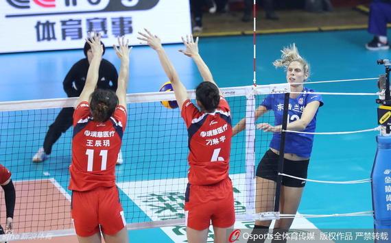 王辰玥与刁琳宇拦帕万