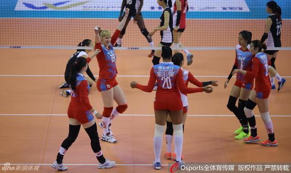 天津女排庆祝胜利