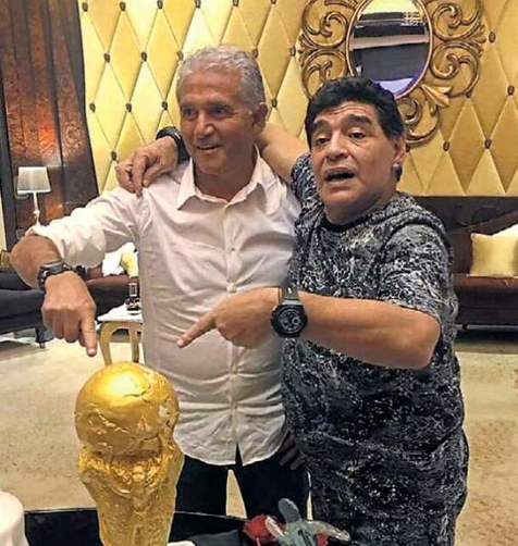 马拉多纳生日快乐！