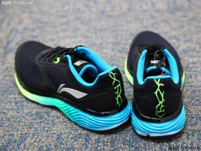 李宁云三代跑鞋