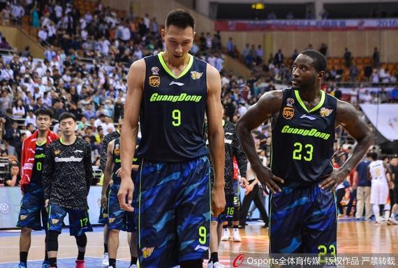 昨晚易建联因为球鞋事件成为焦点