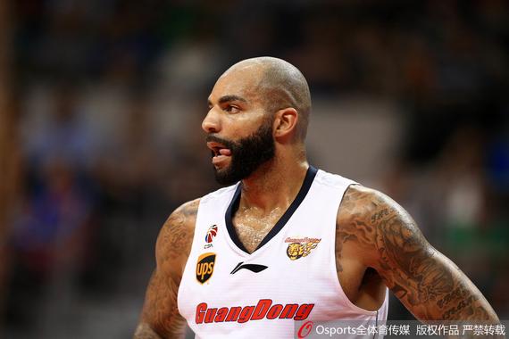 布泽尔在比赛中依然有点找不到状态