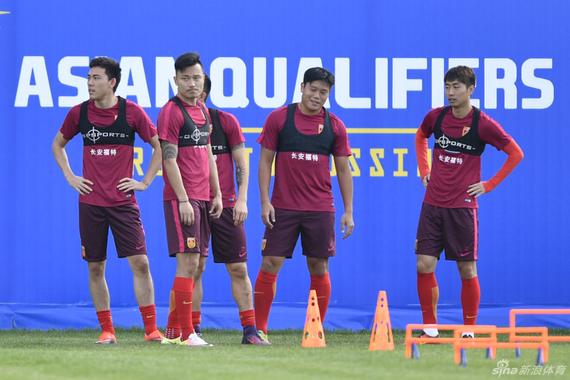 国足在里皮带领下积极备战