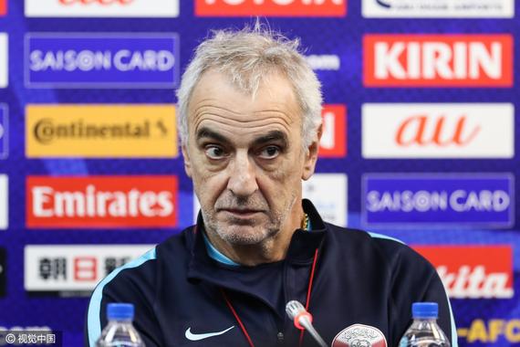 卡塔尔主帅在新闻发布会上表达了不满