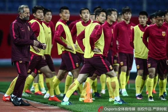 国足即将过招卡塔尔