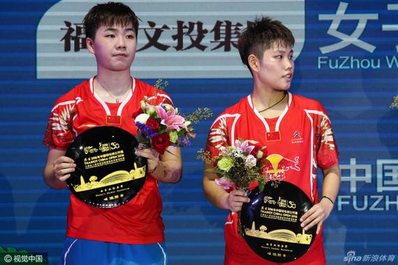 李茵晖（左）和女双搭档黄东萍