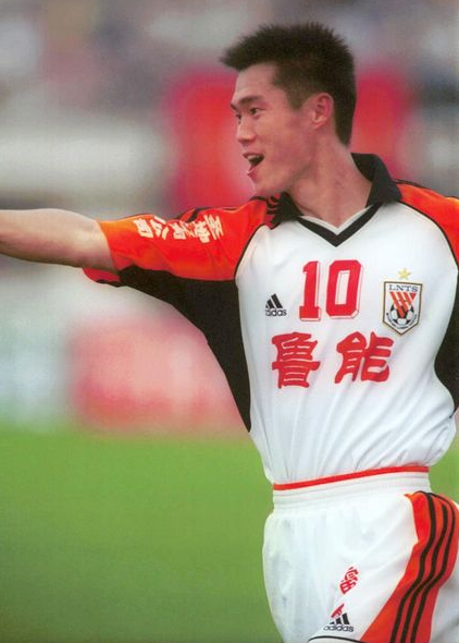 昔日的宿茂臻1989年,宿茂臻正式受邀前往曼联试训.