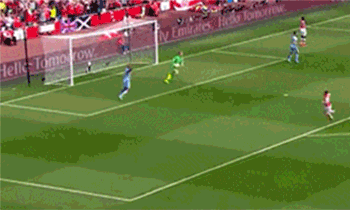 梅西挑过阿穆尼亚进球的经典之作