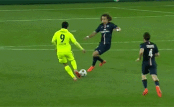 捅，一定是脚尖处理球